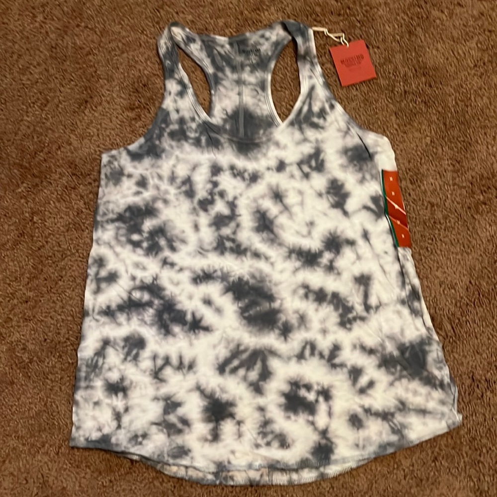 Mossimo Womens tank top. Size Medium. Grey and white tie dye.